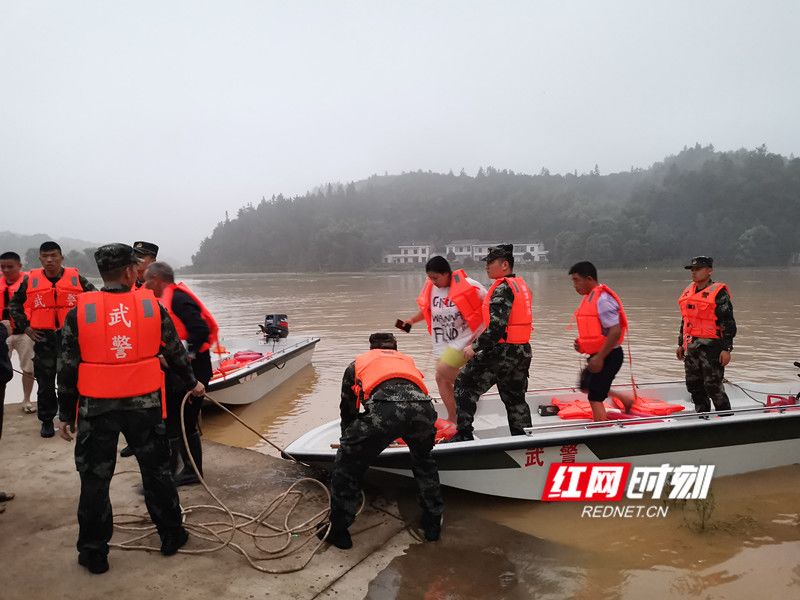 湘潭突发决堤险情 村民：水淹到二楼